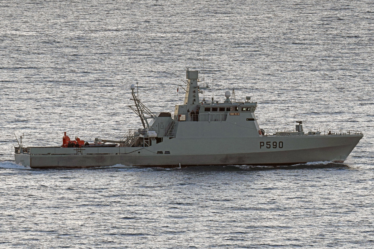 NRP TEJO (MMSI: 263075001), Kennung P 590, am Morgen des 22.01.2018 vor Funchal, Madeira