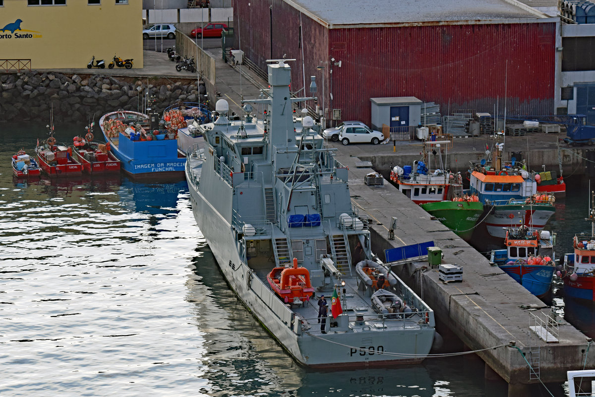 NRP TEJO (MMSI: 263075001), Kennung P 590, am 11.11.2019 in Funchal / Madeira