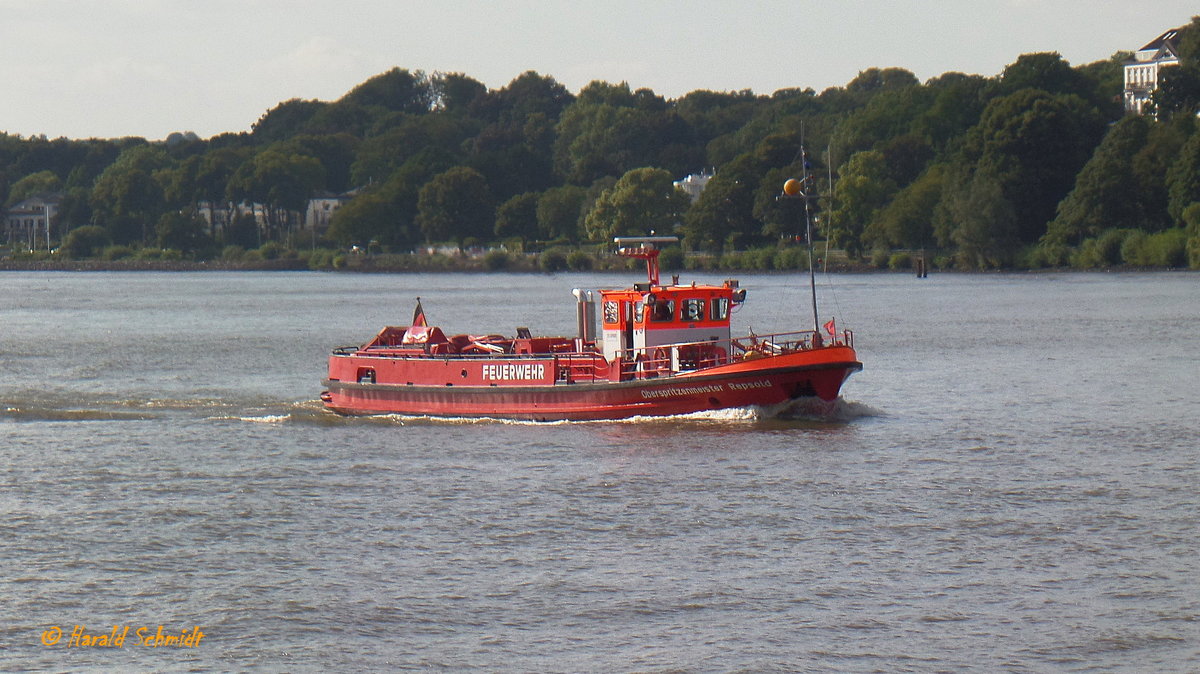 OBERSPRITZENMEISTER REPSOLD am 16.8.2016, Hamburg, Elbe Höhe Bubendeyufer /
Feuerlöschboot der Feuerwehr Hamburg / Lüa 28,58 m, B 5,64 m, Tg 1,75 m / 1 MTU-Diesel, 552 kW, 15 kn / / 1985 bei Heinrich Grube, Hamburg-Oortkaten /