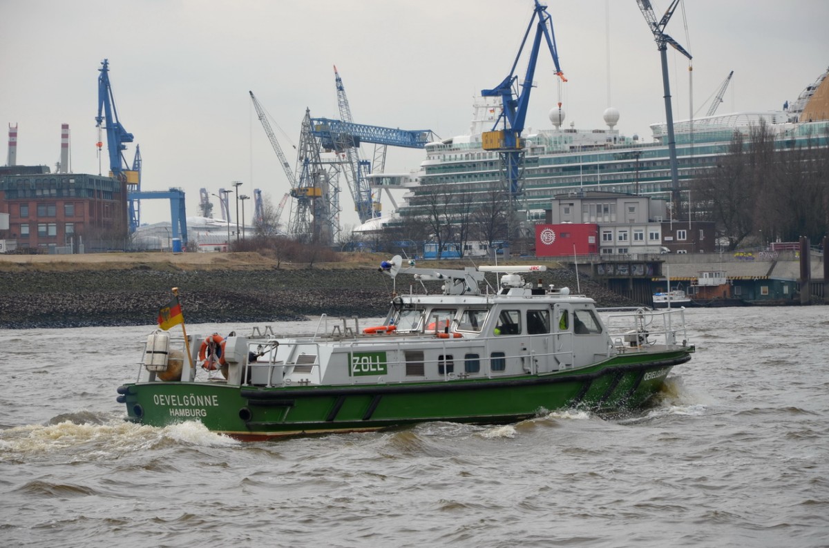 OEVELGÖNNE  Behörderschiff (Zoll)  Hafen Hamburg  07.04.2015