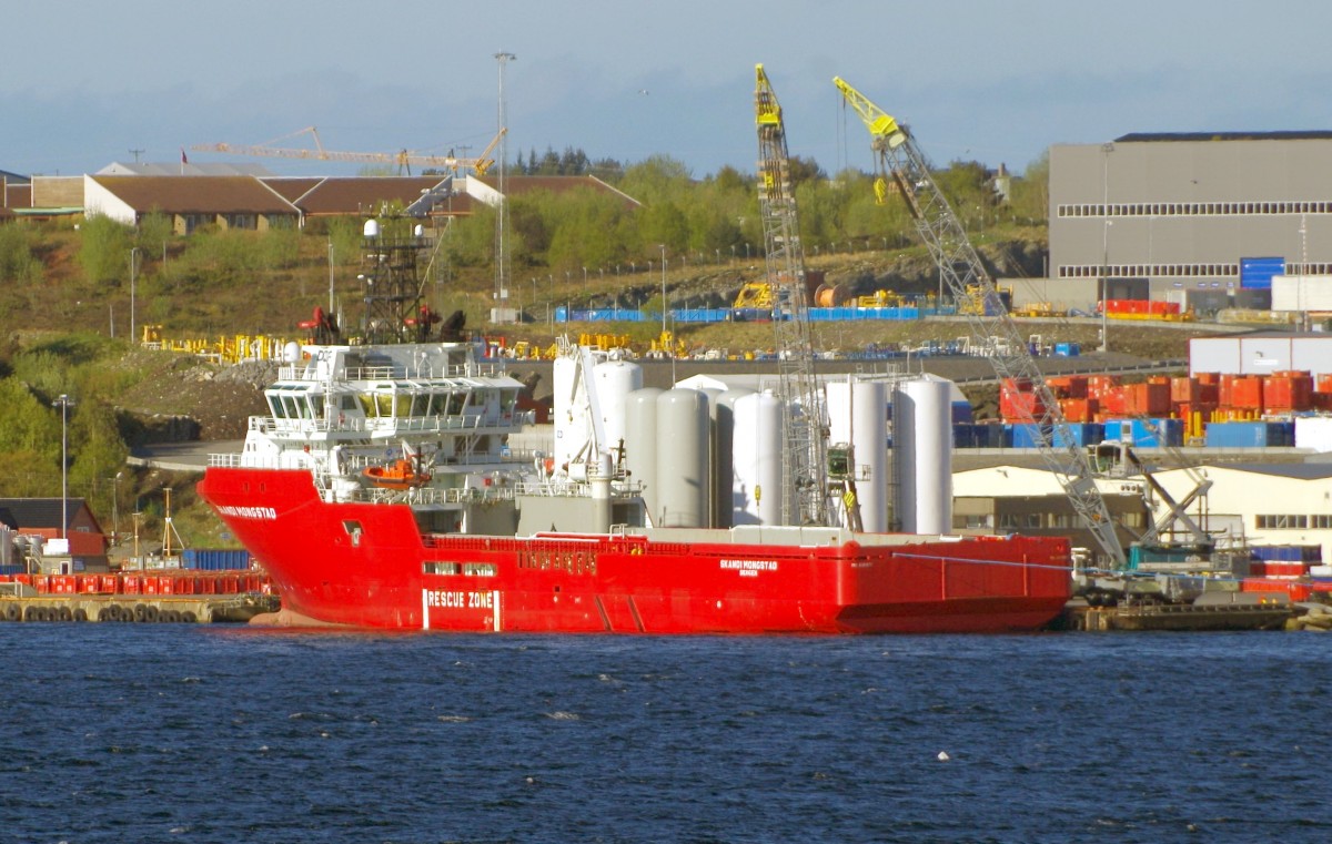 Off Shore Versorger Skandi Mongstad am 14.05.15 bei Bergen (NOR).