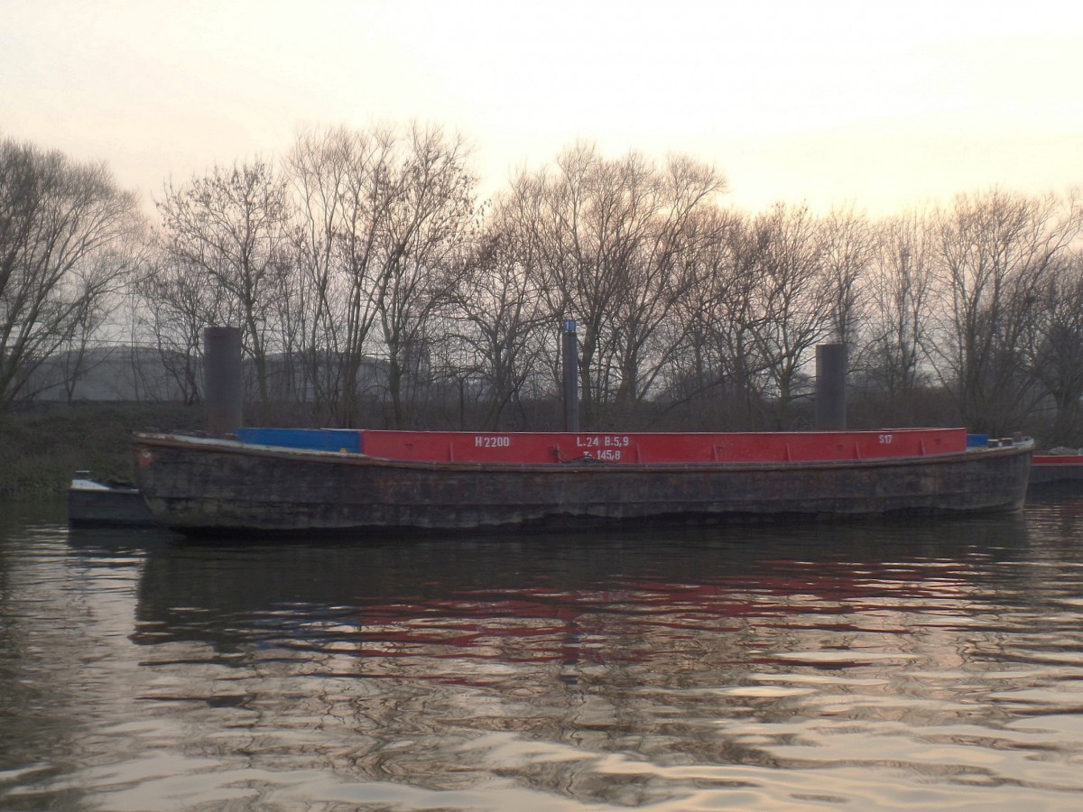 Offene Hamburger Spitz-/Kastenschute am 4.3.2014 im Klütjenfelder Hafen/ Ernst-August-Schleuse in Hamburg