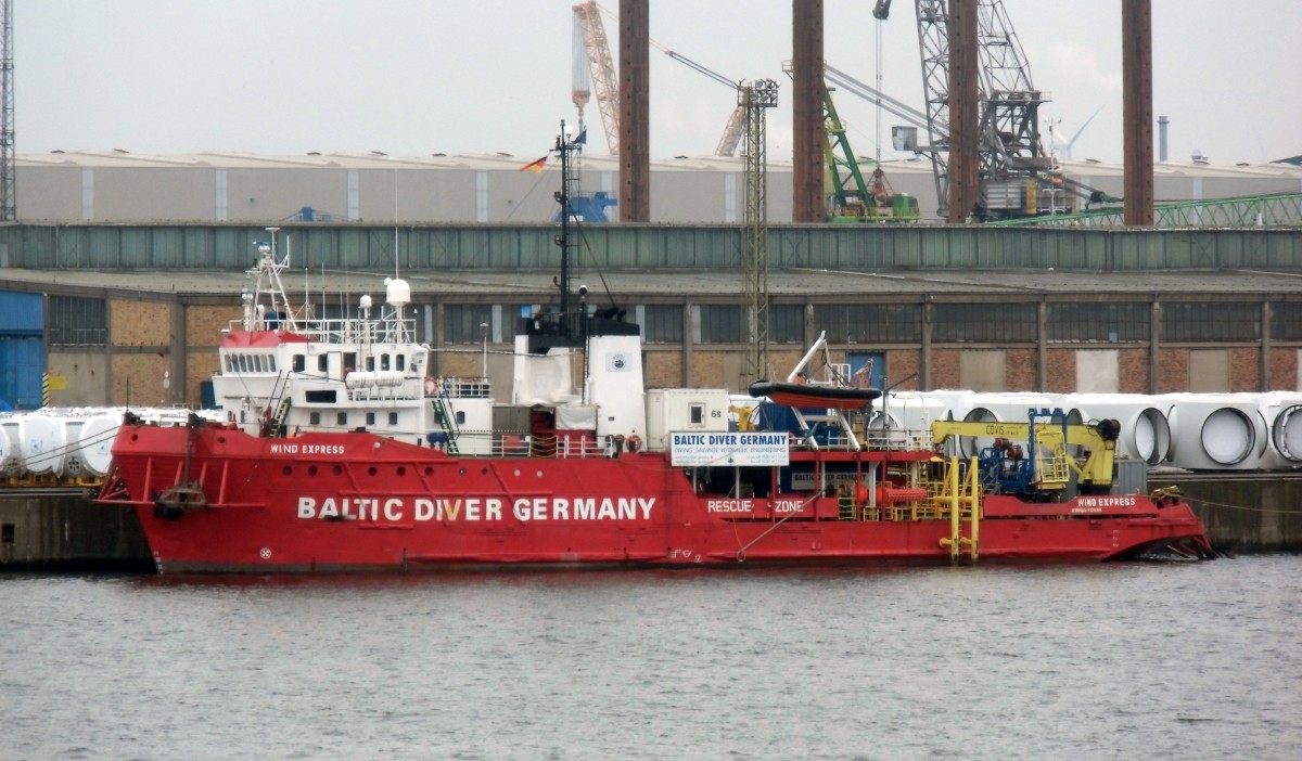 Offshore Ausrüstungsschiff  Wind Express  am 21.02.15 in Rostock.