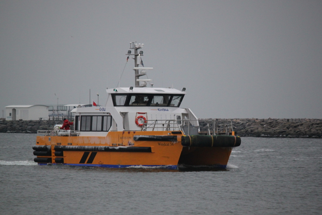 Offshore Transfer Vessel  Windcat 34  beim Einlaufen am Nachmittag des 25.01.2019 in Warnemünde mit Ziel Rostock-Überseehafen.