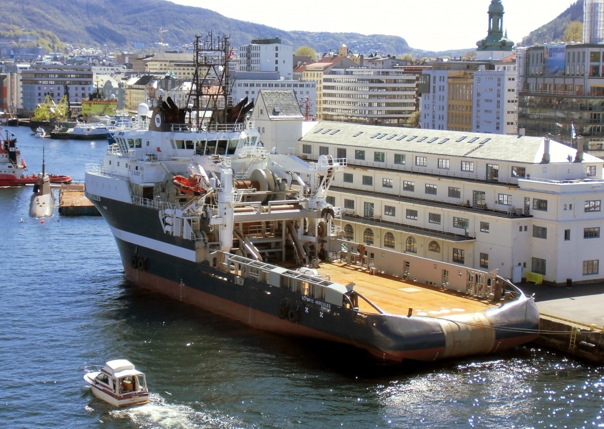 Offshore Versorger Olympic Herkules am 14.05.15 in Bergen (NOR)