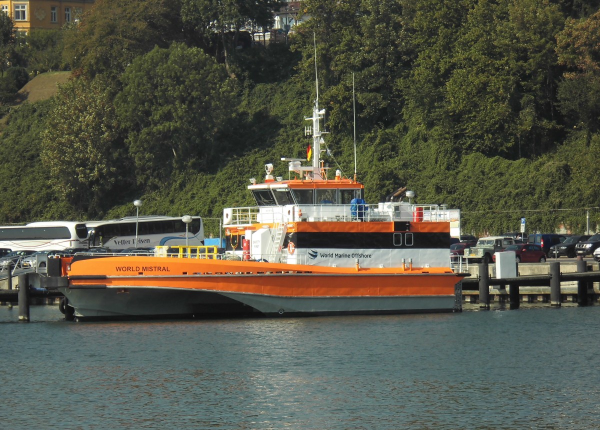 Offshore Versorgungsschiff  World Mistral  am 19.09.14 im Stadthafen von Sassnitz.