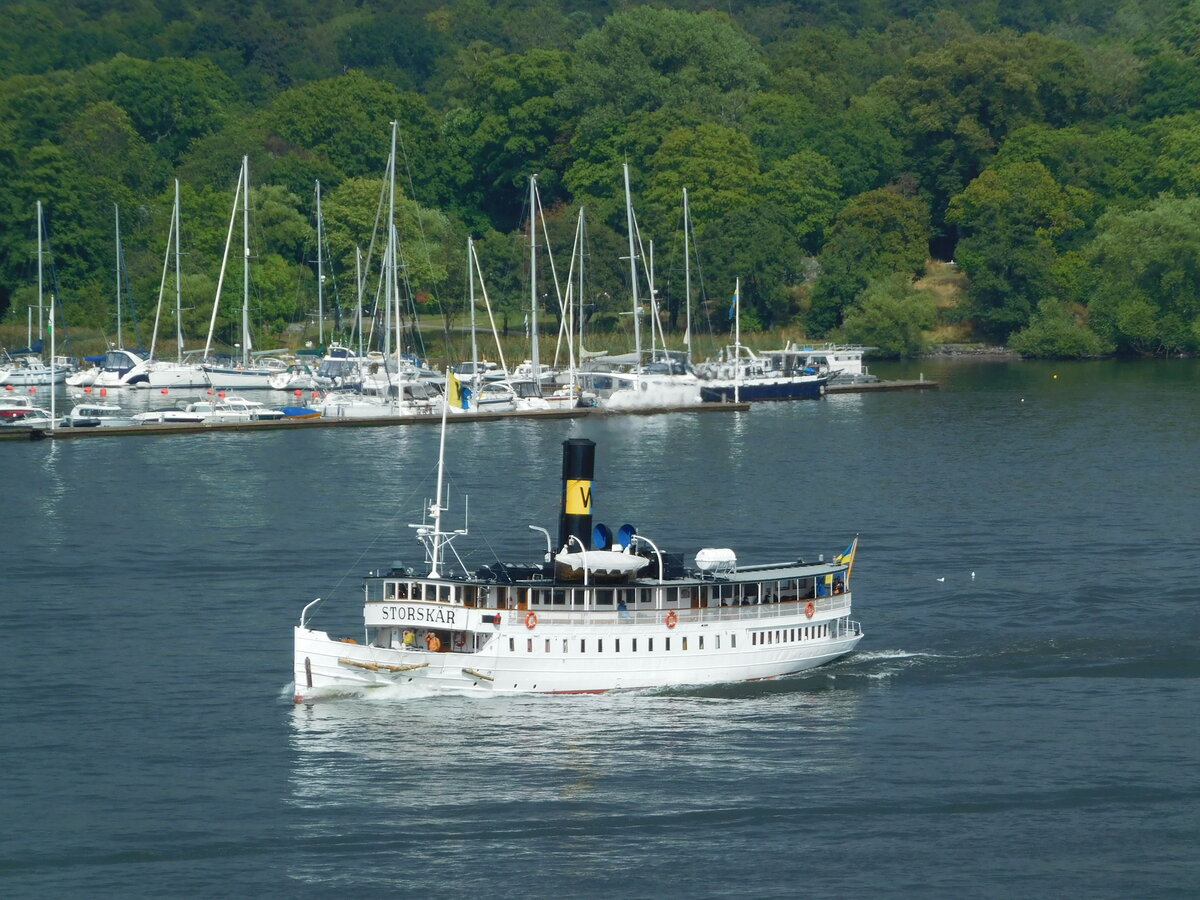 Oldtimer-Dampfschiff STORSKÄR von Waxholmsbolaget in den Stockholmer Schären, 12.08.21