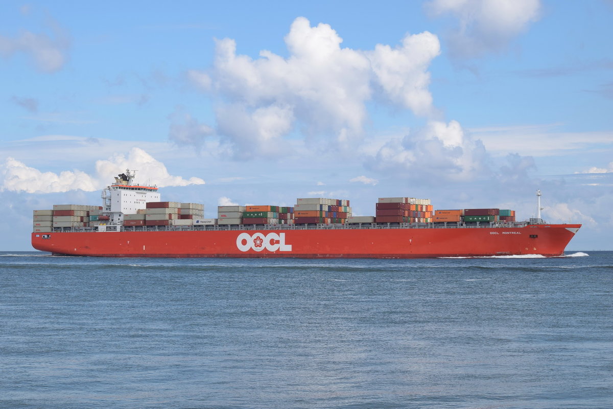 OOCL MONTREAL , Containerschiff , IMO 253739 , Baujahr 2003 , 293.99m × 32.32m , 4402 TEU , am 07.09.2018 bei der Alten Liebe Cuxhaven 