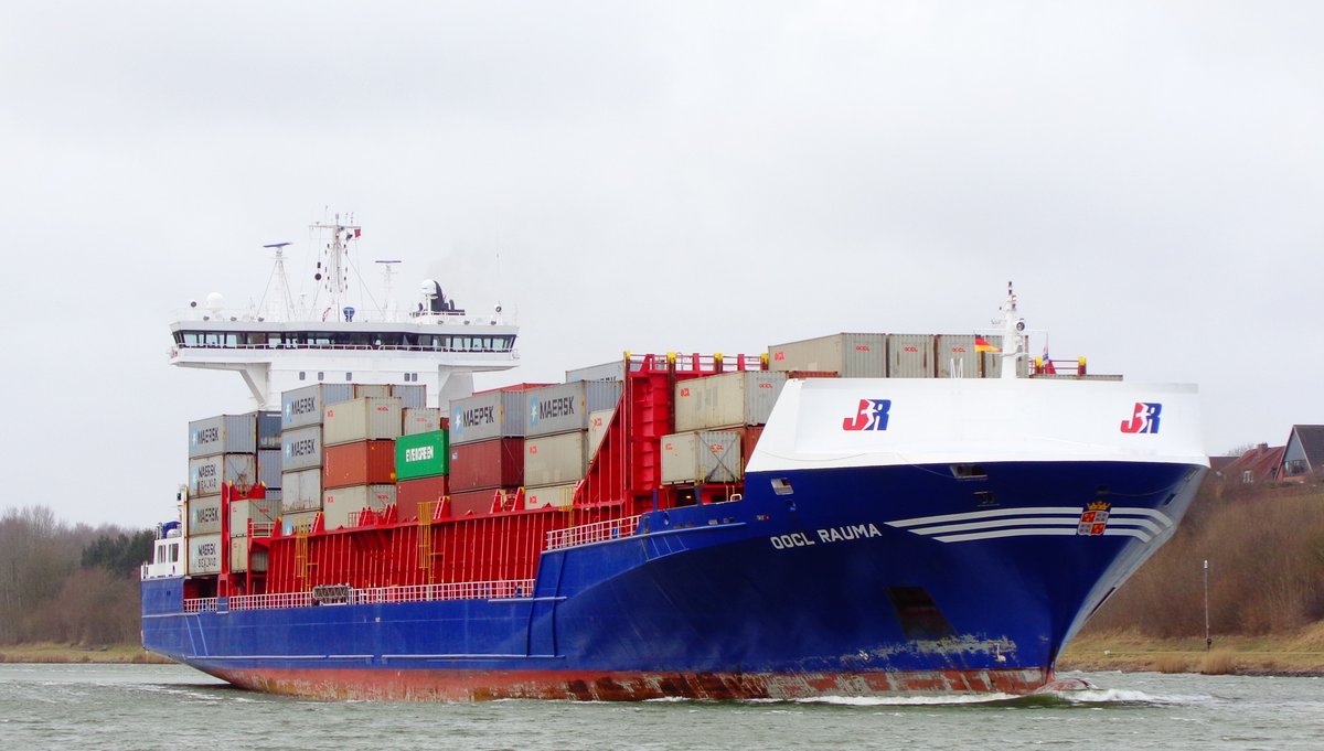 OOCL RAUMA - IMO= 9462794 - 2009 bei der Sietas Werft als  ELYSEE  gebaut -
17892 To. - 1404 TEU.- am 22.02.2017 im NOK bei Sehestedt.