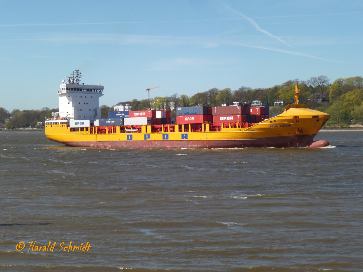 OPDR LISBOA (IMO 9389291) am 21.4.2015, Hamburg einlaufend, Elbe Höhe Bubendeyufer /
Feederschiff / BRZ  7545 / Lüa 129,59 m, B 20,6 m, Tg 7,4 m  / ges. 698 TEU, 120 Reefer /  1 Diesel, MaK 7M43, 7.200 kW, 17 kn / gebaut 2007 bei Mawei Shipyard, China / Eigner: OPDR, Hamburg  / Flagge: Zypern, Heimathafen: Limassol /
