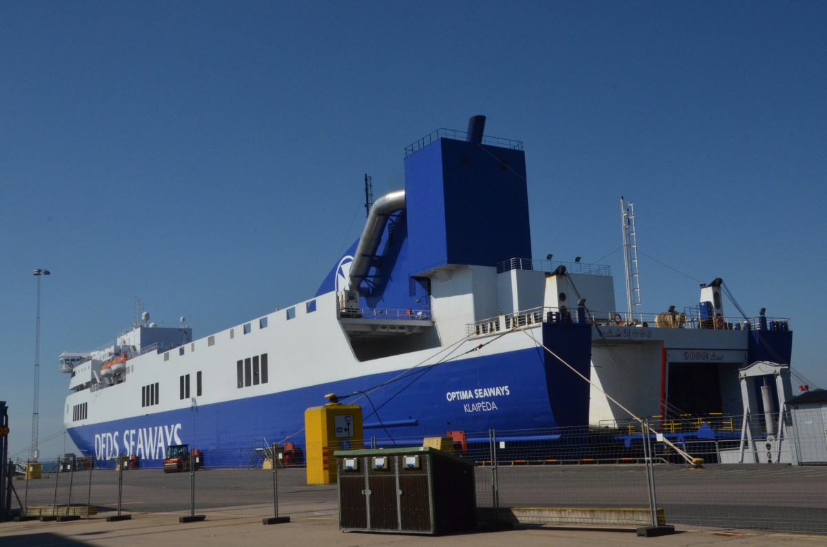 OPTIMA SEAWAYS,ein RO-PAX: Kombiniertes RO-RO- und Passagierschiff,IMO: 9188427 
Heimathafen Klaipeda.  Baujahr: 1999, Länge: 186.00m,  Breite: 25.60m,  Tiefgang: 6,50 m, Frachtkapazität:2.115 Lademeter, Geschwindigkeit: 21,0 Knoten, Passagiere: max. 328. Beobachtet im Hafen von Karlshamn am 21.07.2014.
