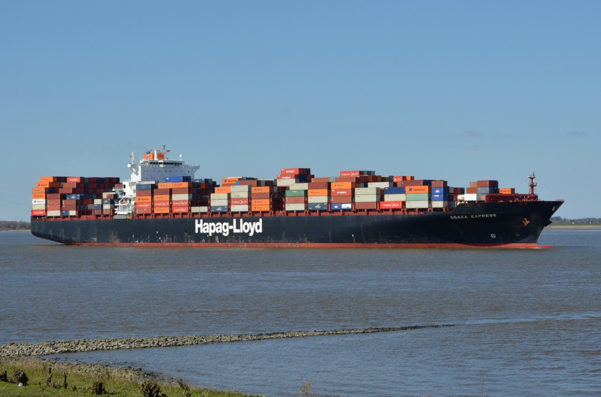 OSAKA EXPRESS  Containerschiff  IMO 9320697 , Baujahr  2007 , Lühe  06.04.2015  ,
335 x 43m  , TEU 8749
