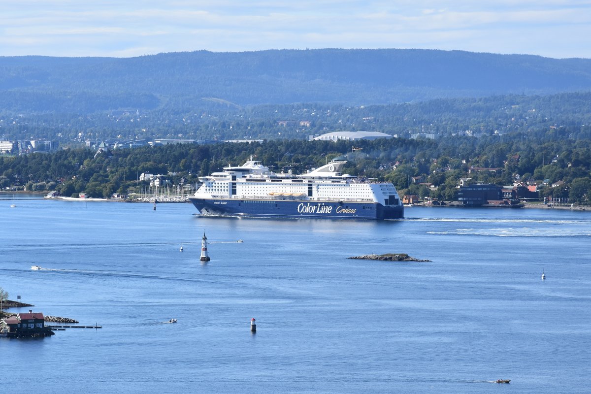 OSLO (Provinz Oslo), 07.09.2016, Fährschiff Color Magic bei der Ausfahrt -- Baujahr: 2007 / Flagge: Norwegen / IMO/MMSI: 9349863/259222000