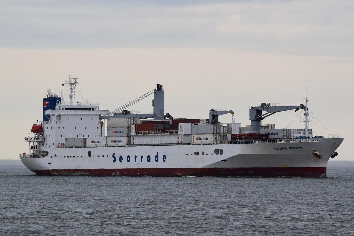 PACIFIC REEFER , Kühlschiff , IMO 9179268 , Baujahr 1999 , 175.72 × 22.6m , 112 TEU , 04.04.2018  Cuxhaven Alte Liebe