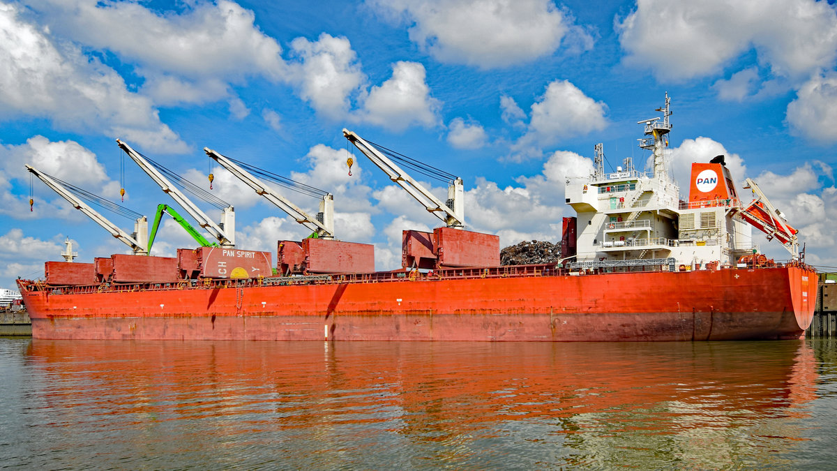 PAN SPIRIT (IMO: 9487433, MMSI: 355195000) am 26.05.2020 im Hafen von Hamburg