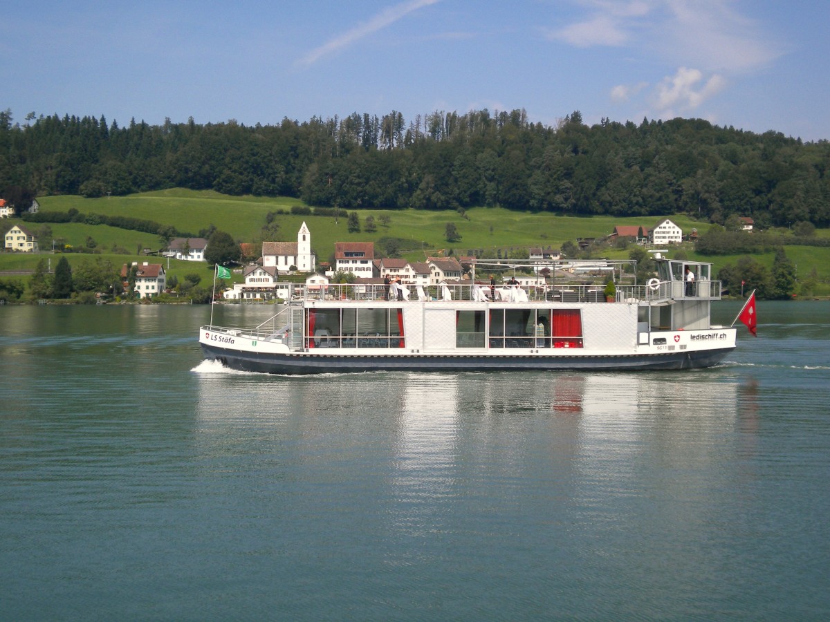 Partyschiff LS STÄFA am oberen Zürichsee. (Der durch den Seedamm von Rapperswil abgegrenzte Seeteil zwischen Rapperswil und Schmerikon wird Obersee genannt) - 20.08.2010