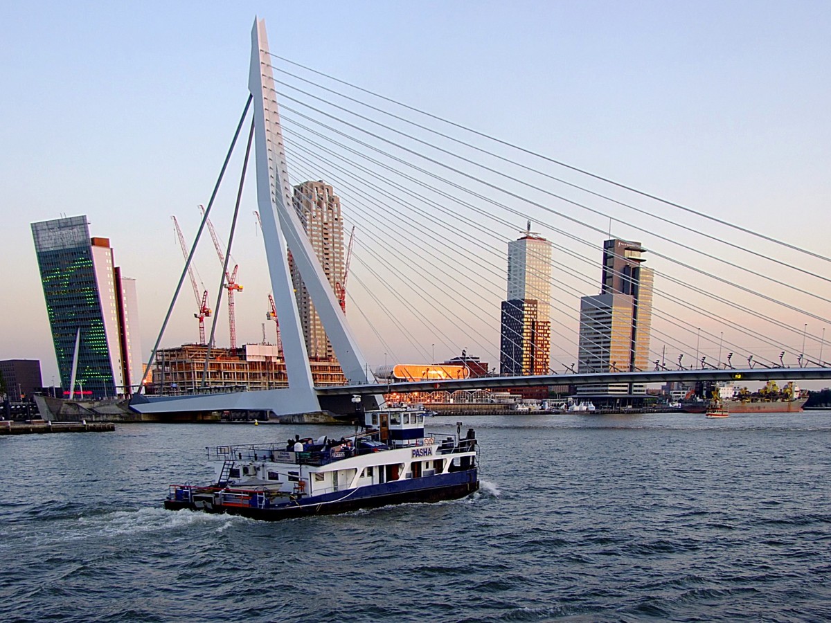PASHA(2317732; L=22; B=9mtr.;2x600PS; 97t; Bj.1963)im Hafengebiet von Rotterdam; 110901