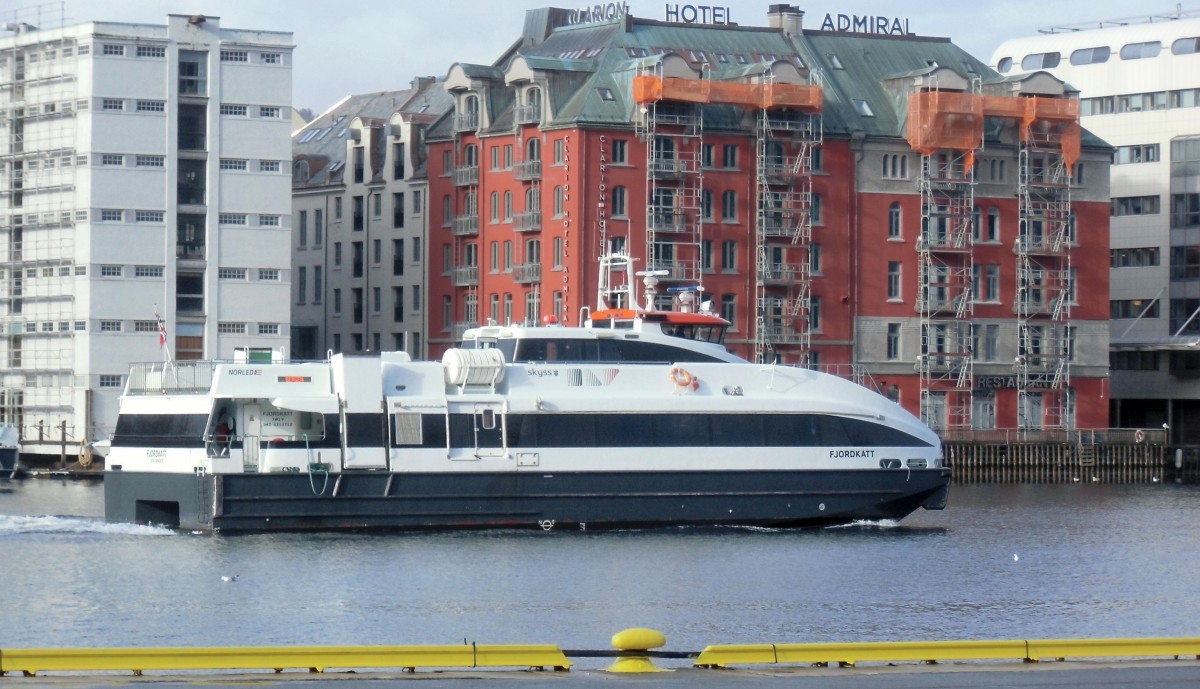 Passagierfähre  Fjordkatt  in Bergen (Norwegen) im April 2014