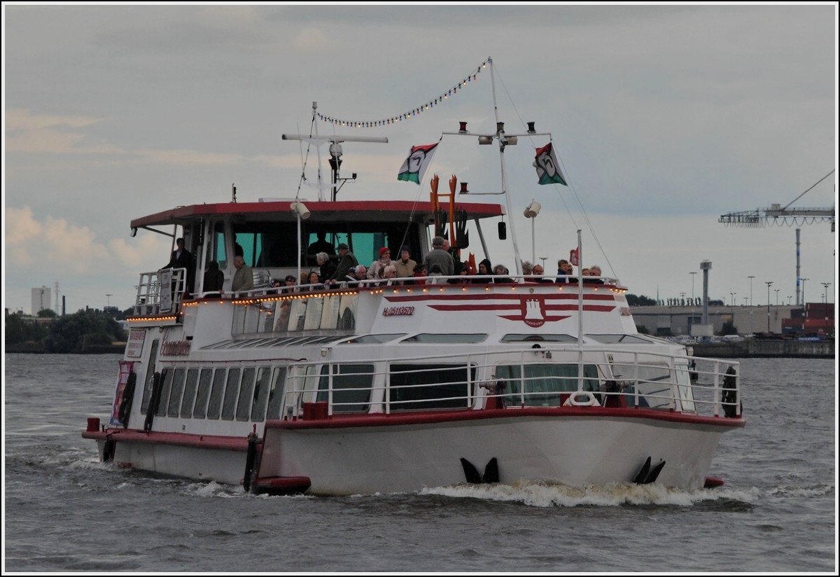 Passagierschiff „COMMODORE“ Euronr. 05113570, L 35 m, B 8,26 m, Bj 1992,  hat fr bis zu 280 Passagiere Platz an Bord, aufgenommen in Hamburg am 21.09.2013.