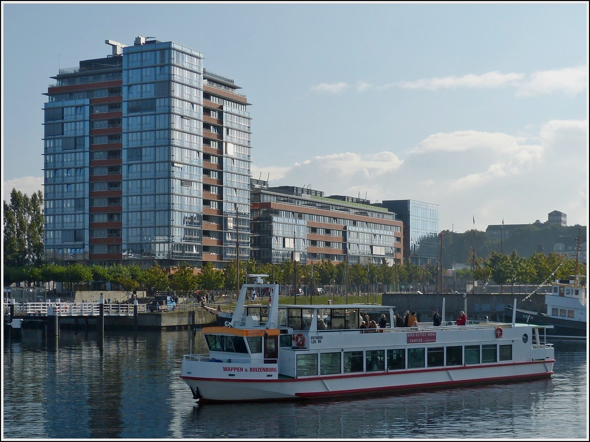 Passagierschiff „Wappen von Boizenburg“, bei der Ausfahrt aus dem Hafen von Kiel, MMSI 211178260, L 28 m, B 6m.  18.09.2013