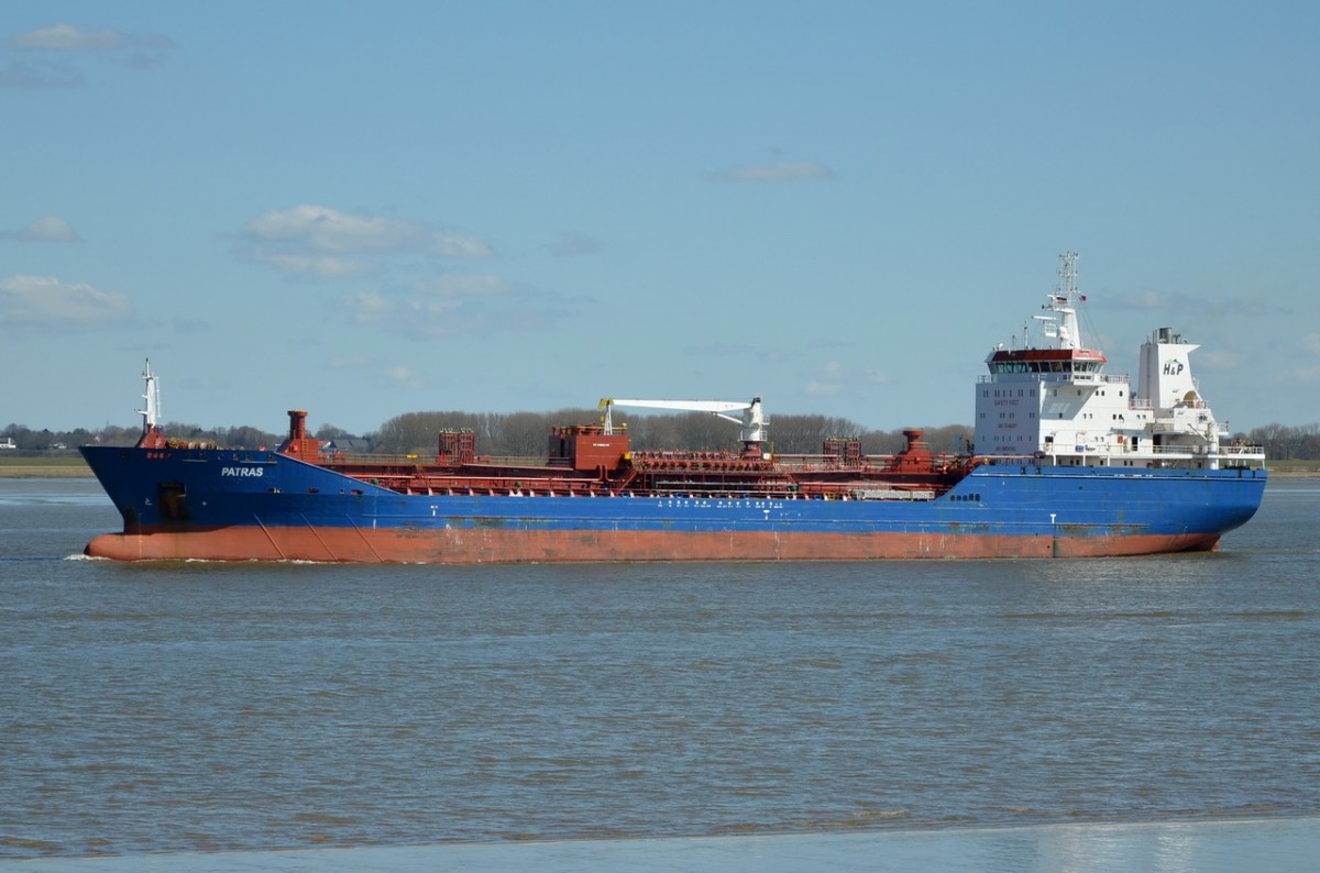 PATRAS  Tanker  IMO  9348297  , Baujahr 2007  , Lühe  06.04.2015 , 144 x 23m

