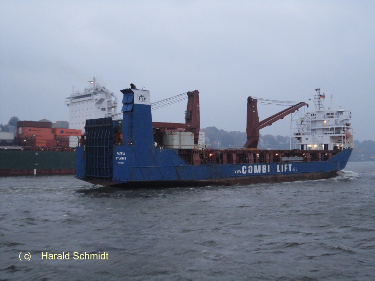 PATRIA (IMO 9159921) am 1.6.2012, Hamburg, in Dock 10 bei Blohm+Voss /
RoRo-LoLo-Container-Schwergutschiff / BRZ 5.825 / Lüa 101,08 m, B 18,7 m, Tg 6,93 m / 1 MAN B&W-Diesel, 6.118 kW, 8.320 PS, 15 kn / TEU 544, davon 40 Reefer,  2 Kräne á 150 t / Flagge: Antigua und Barbuda, Heimathafen: St. John´s / gebaut 1999 in der Türkei / 
