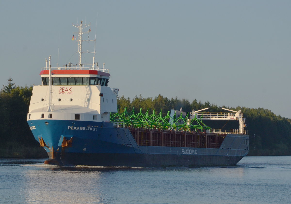 Peak Belfast, Frachtschiff auf dem NOK bei Burg Richtung Brunsbttel am 01.10.17.