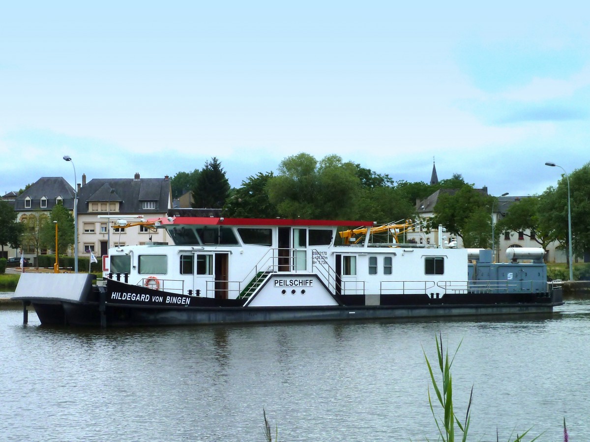 Peilschiff Hildegard von Bingen, ENI 05042170, 26,39 m, 2013, WSA Bingen, auf der Mosel in Palzem/STADTBREDIMUS, 20.07.2015