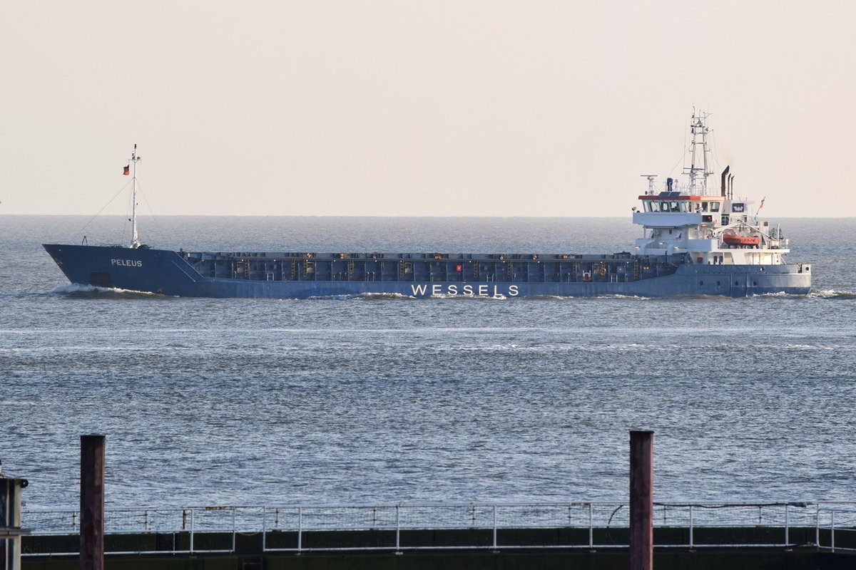 PELEUS , General Cargo ,IMO 9409613 , Baujahr 2009 ,  87.8 × 12.9m  , 29.12.2017 Cuxhaven
  