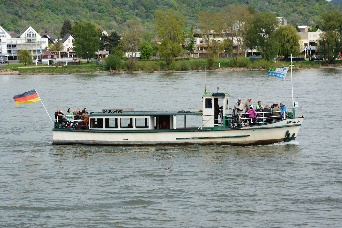 Personenfähre  Brisiacum  zwischen Bad Breisig und Bad Hönningen - 02.05.2015