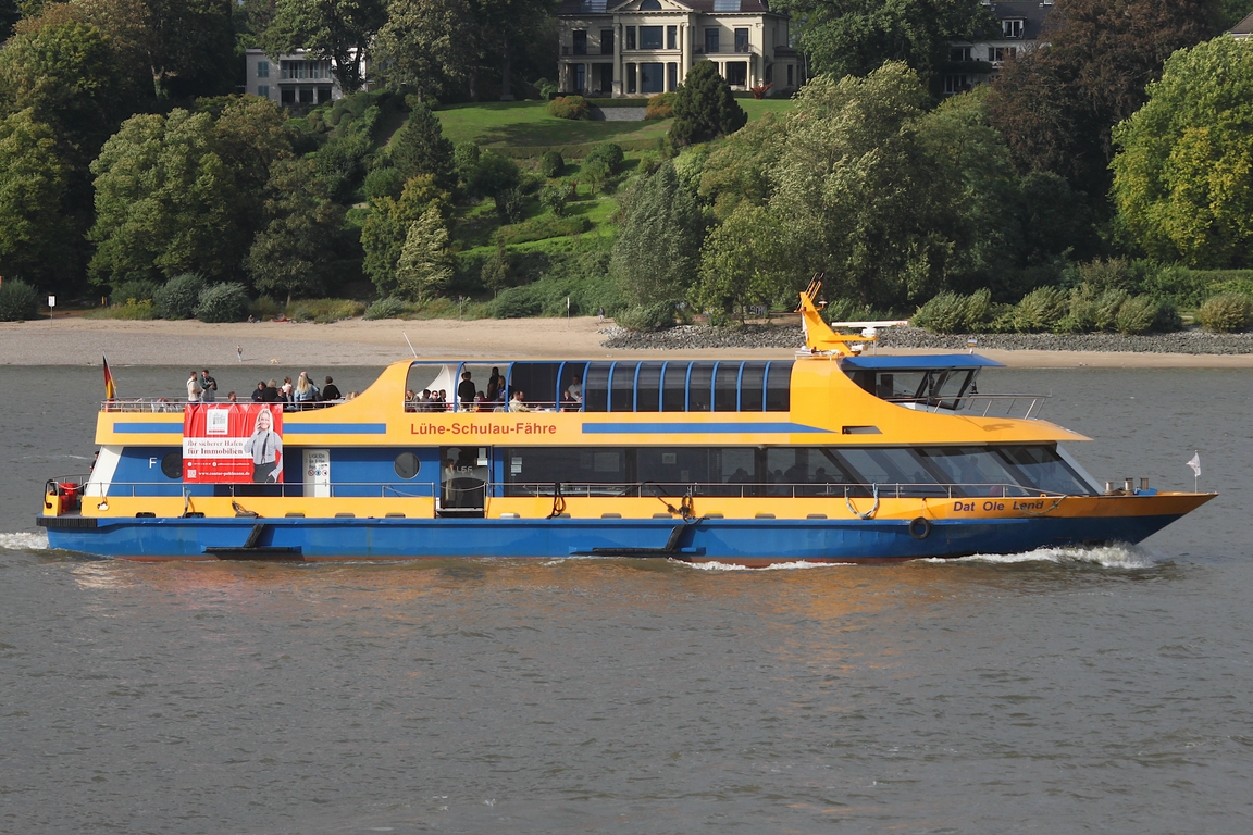 Personenf�hre DAT OLE LAND II (ENI 04810010); Datum: 18.09.2026; Aufnahmeort: Elbe/Hafen Hamburg, Deutschland.
