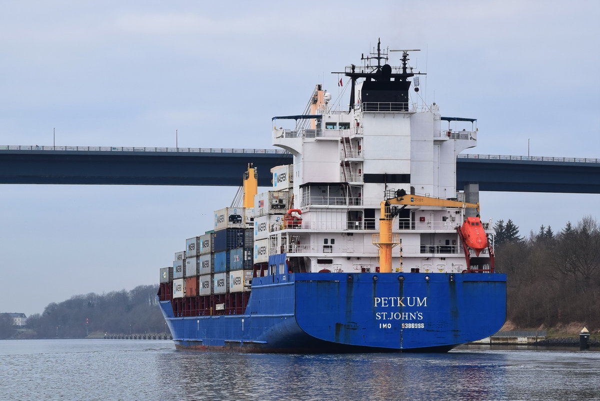 PETKUM , Containerschiff , IMO 9386988 , Baujahr 2008 , 161 × 25.4m , 1304 TEU , NOK Höhe Schleuse Kiel-Holtenau 17.02.2018