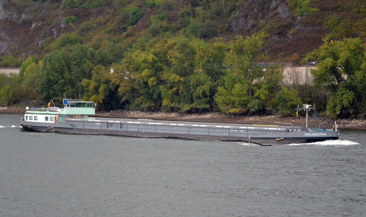 Philadelphia Frachtschiff zu bergfahrend am 03.10.16, bei Andernach auf dem Rhein,  Lnge: 85m, Breite: 9,10m.