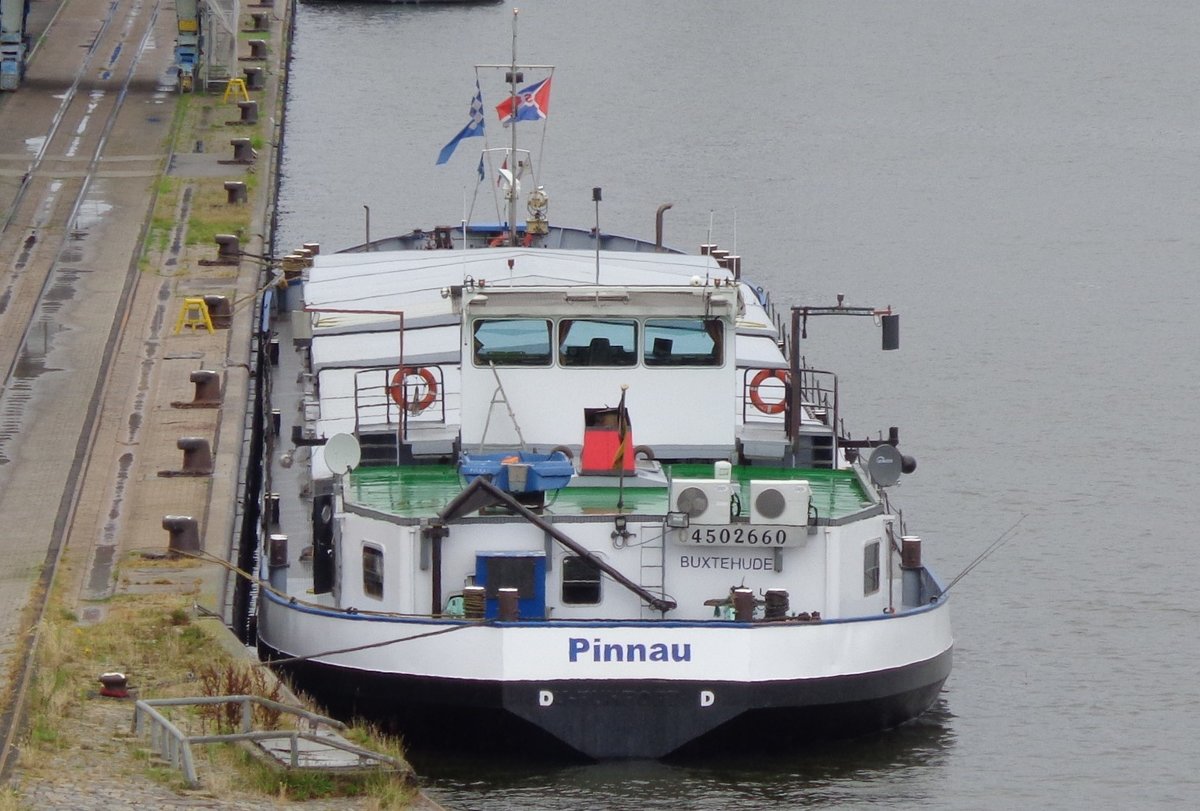 PINNAU aus Buxtehude -ENI 04502660 -ex NORDHAFEN -Bj.:1982 - 1767 To. -1 Deutz 1200 PS.
am 31.07.2016 in Rendsburg