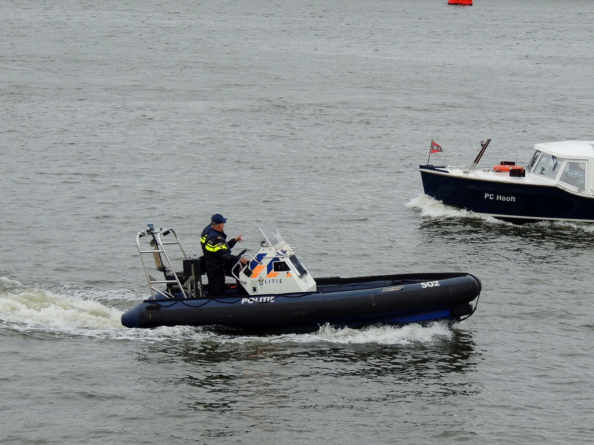 POLITIE-502, auf Patrouillenfahrt im  Hafen von Amsterdam; 150619