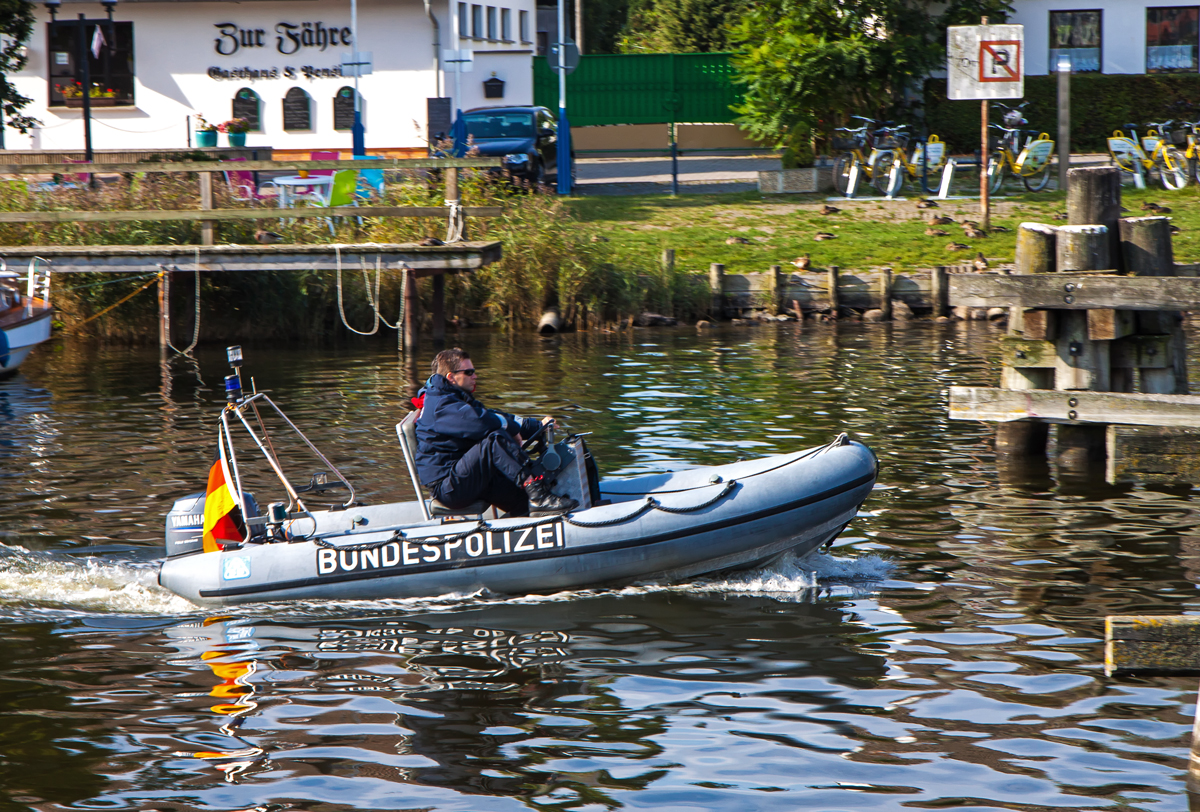 Polizeiboot auf dem Flsschen Ryck. - 12.09.2013