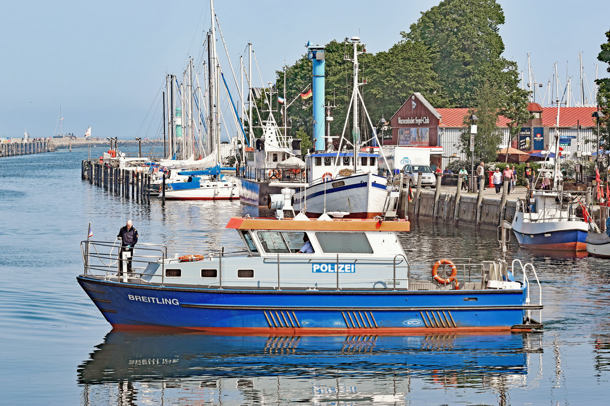 Polizeiboot BREITLING am 13.5.2018 im Hafen von Rostock-Warnemünde