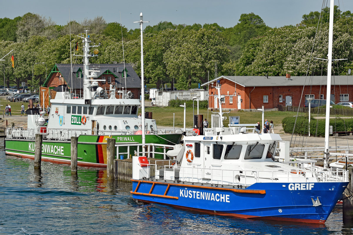 Polizeiboot GREIF und Zollboot PRIWALL am 10.5.2018 im Hafen von Lübeck-Travemünde