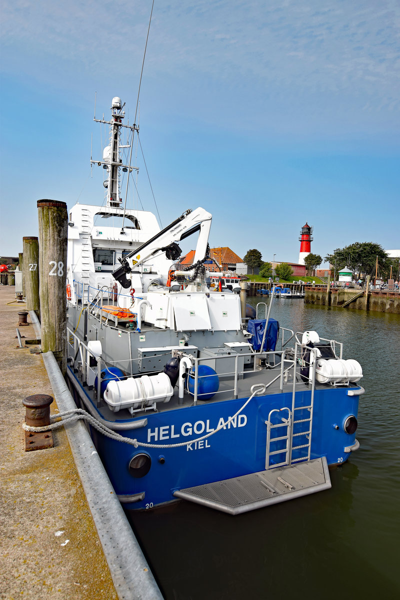 Polizeiboot HELGOLAND (Baujahr 2014) am 29.08.2017 in Büsum.


    Länge über alles: 34,20 m

    Länge der CWL: 33,10 m

    Breite über alles: 7,20 m

    Seitenhöhe: 3,60 m

    Tiefgang maximal: 1,60 m

    Antriebsleistung: 2x 1440 kW

    Geschwindigkeit: 25 kn

    Klasse: GL+100 A5 E RSA(50) HSDE Patrol Boat (+) MC AUT

    Motorisierung: 2x MTU 16V 2000 M 72

    Getriebe: 2x ZF 4540 A

    Tochterboot: Köser Marine RC 5.3 Professional

    Bereitschaftsboot: Köser Marine AVON Searider 5,4M Commercial; Suzuki DF 60

    Baukosten: 7,4 Mill. Euro

