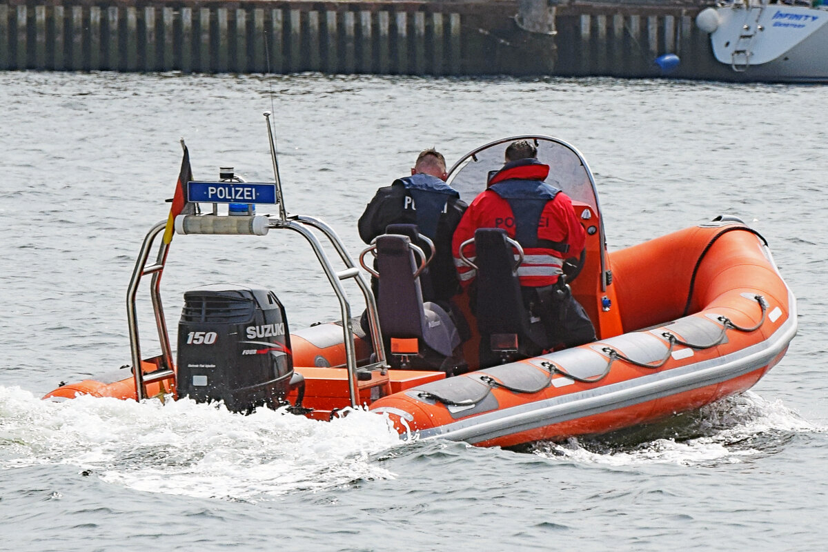 Polizeiboot HOOGE am 15.05.2021 im Hafen von Lübeck-Travemünde