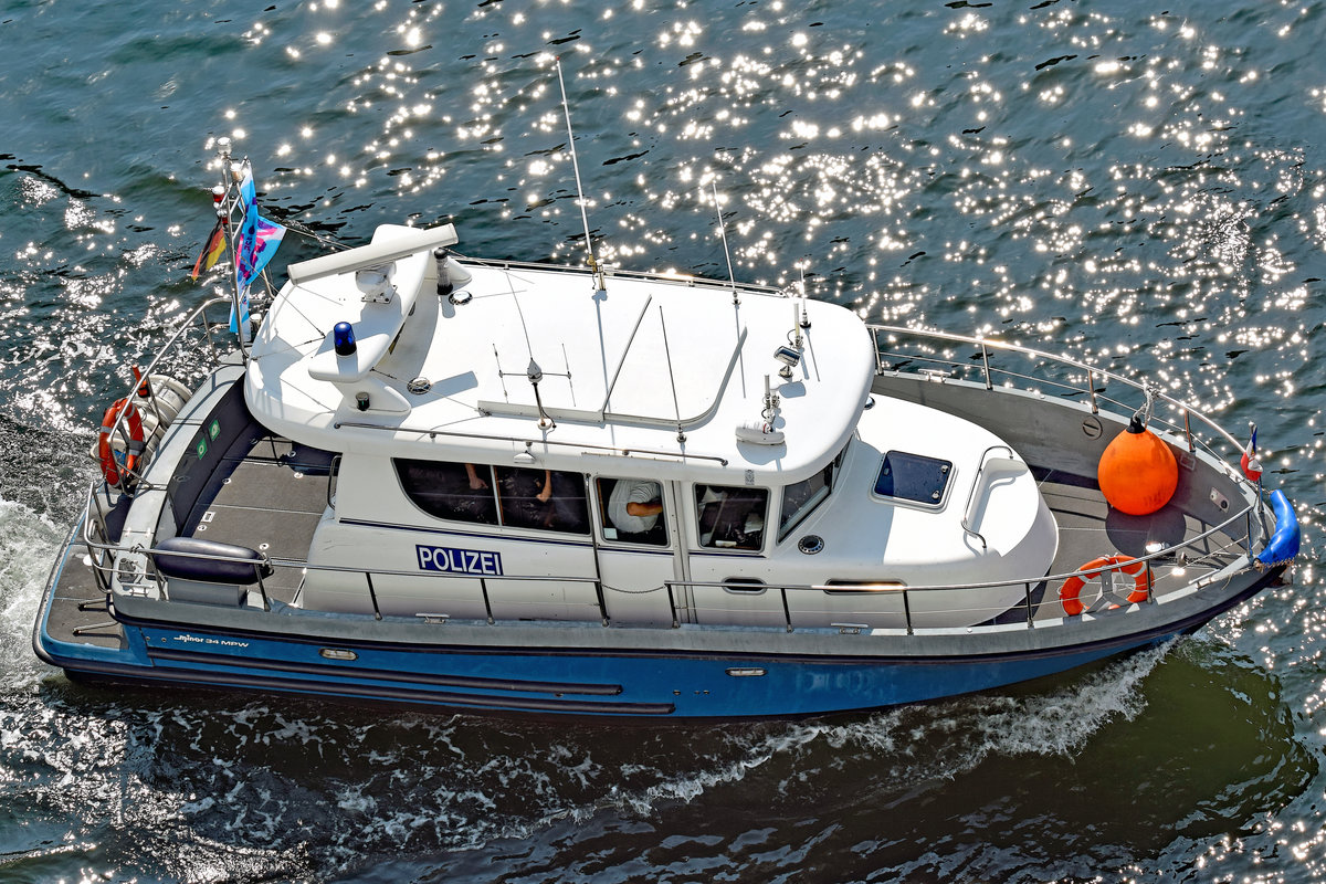 Polizeiboot NEUMÜHLEN am 23.06.2019 im Hafen von Kiel
