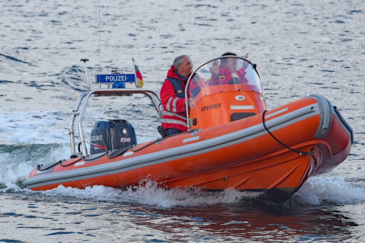 Polizeiboot SPERBER am 01.08.2021 im Hafen von Lübeck-Travemünde