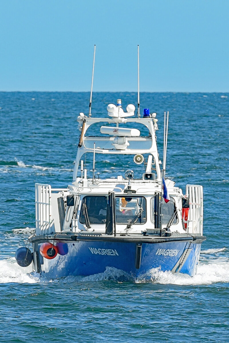 Polizeiboot WAGRIEN am 10.08.2022 in der Ostsee vor Lübeck-Travemünde