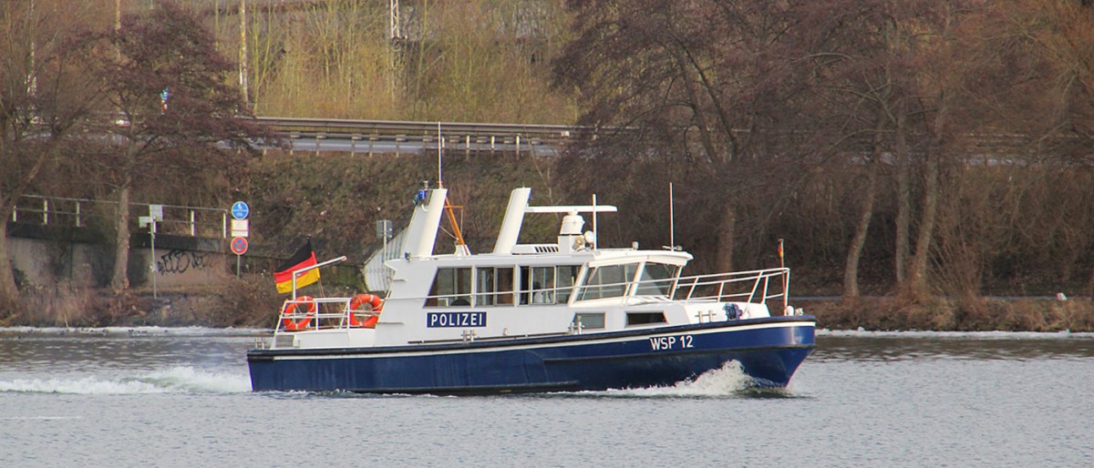 Polizeiboot WSP12 der Wasserschutzpolizei Trier auf der Mosel bei Konz/Karthaus am 15.02 2012.