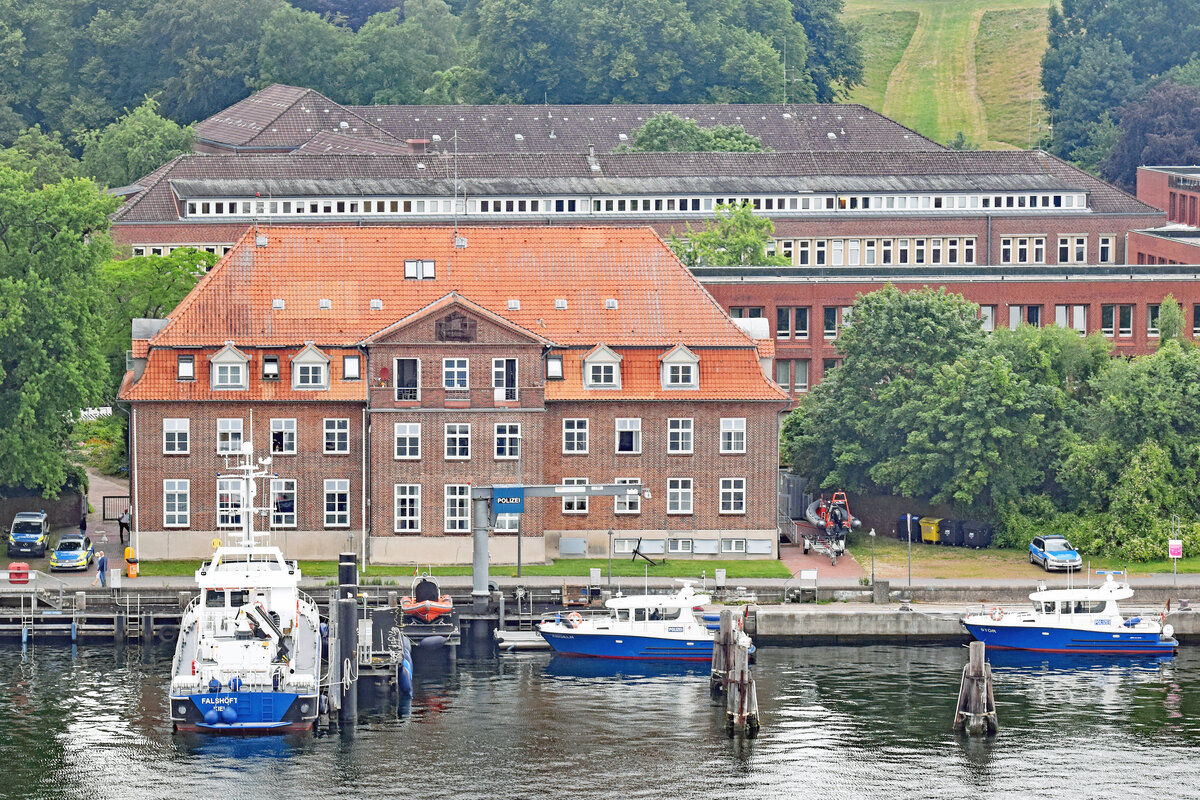 Polizeiboote FALSHÖFT, ANGELN und STÖR am 19.7.2021 im Hafen von Kiel