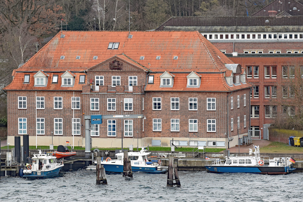 Polizeiboote STÖR, ANGELN und ADLER am 09.02.2020 in Kiel