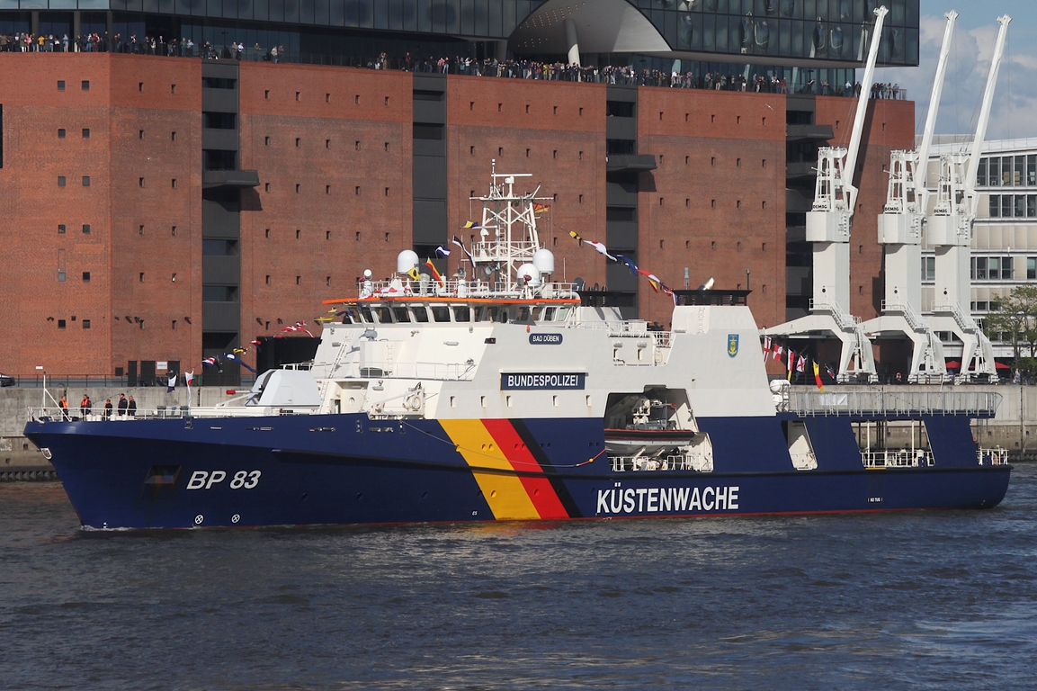 Polizeischiff BAD D�BEN (BP 83); Eigner/Betreiber: Bundespolizei; Datum: 07.05.2026; Aufnahmeort: Elbe/Hafen Hamburg, Deutschland. Das Bild entstand anl�sslich des 837. Hafengeburtstages. (internat. Suchbegriff: BAD DUEBEN )