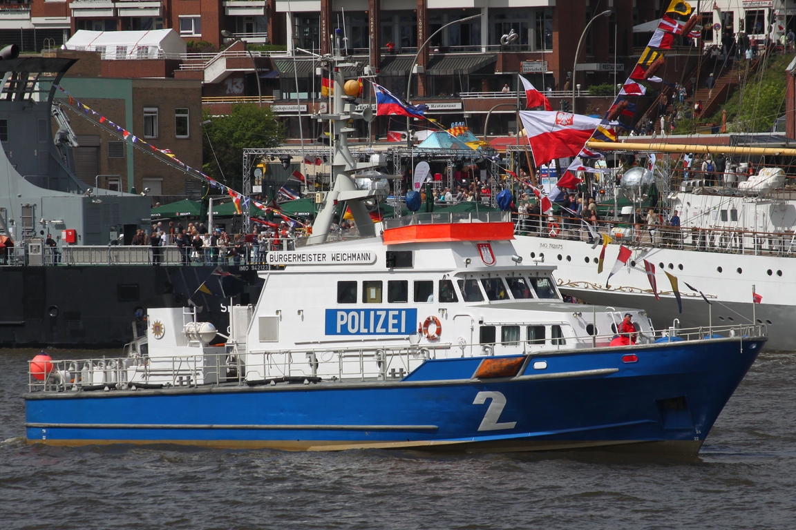 Polizeischiff BÜRGERMEISTER WEICHMANN WS2; Eigner/Betreiber: Polizei Hamburg; Datum: 10.05.2013; Aufnahmeort: Elbe/Hafen Hamburg, Deutschland. Das Bild zeigt die WS 2 vor Steinwerder  anlässlich des Hafengeburtstages.