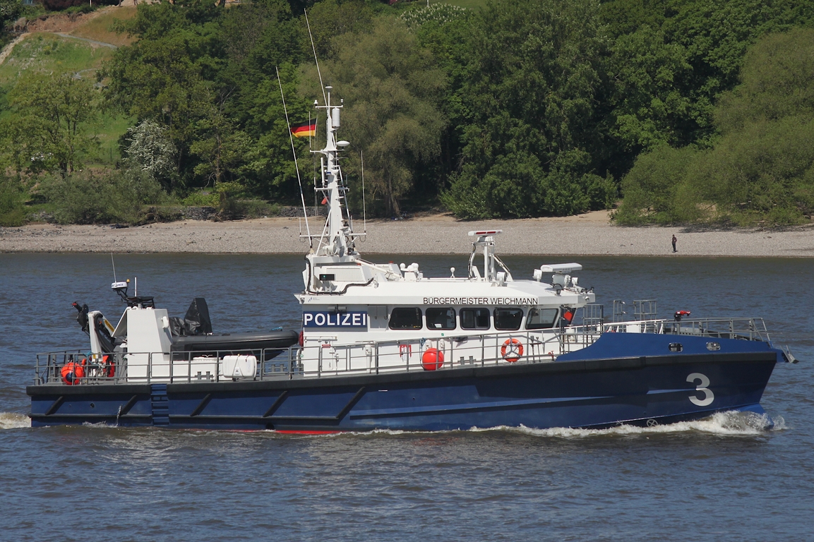 Polizeischiff B�RGERMEISTER WEICHMANN WS3 (IMO 9984780 ); Eigner/Betreiber: Polizei Hamburg; Datum: 08.05.2026; Aufnahmeort: Elbe/Hafen Hamburg, Deutschland. Das Bild entstand anl�sslich der Einlaufparade zum 837. Hafengeburtstag.