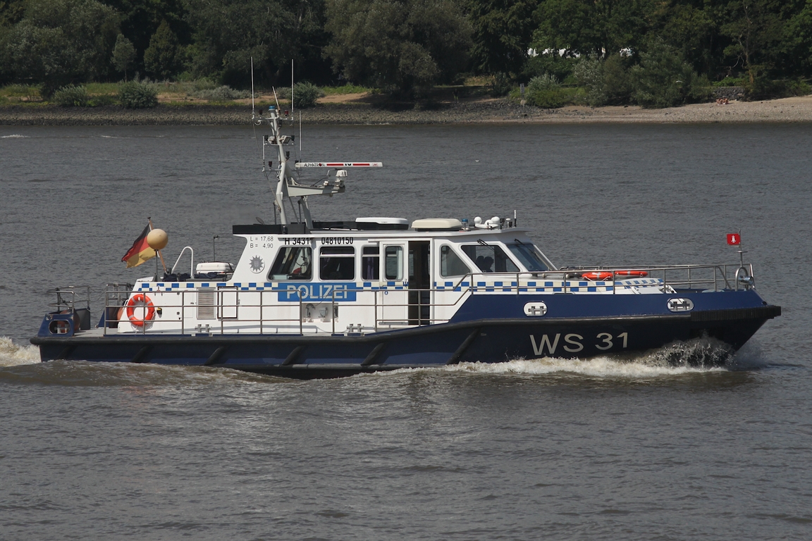 Polizeischiff WS31 (ENI 04810150); Eigner/Betreiber: Polizei  Hamburg; Datum: 19.07.2025; Aufnahmeort: Elbe/Hafen Hamburg, Deutschland. 